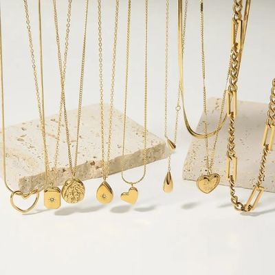 Customized Women Necklaces 18k Gold Waterdrop Zircon Heart Necklace Square